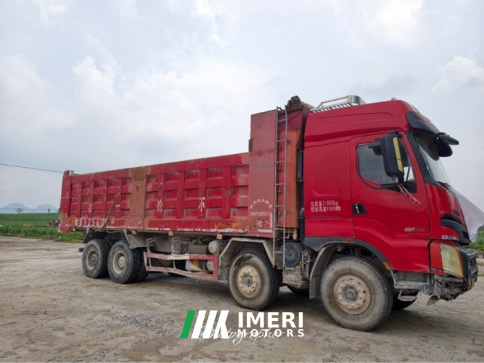 Dongfeng Liuzhou Chenglong H7 520 hp 8X4 8.6 m - truck from China