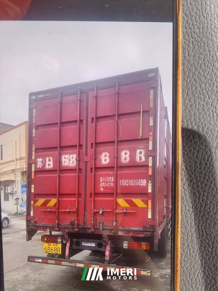 2023 Dongfeng Liuzhou Chenglong H5 230 hp 4X2 6.8 m
