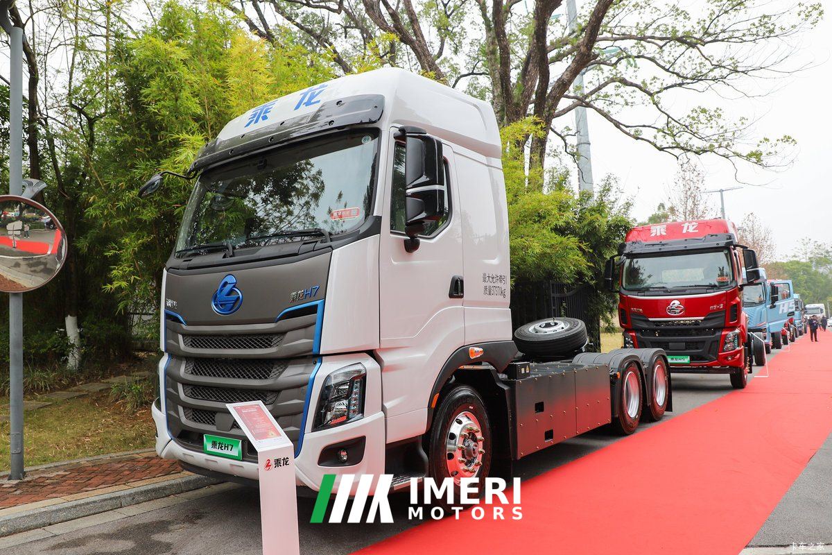 2025 Dongfeng Liuzhou Chenglong H7 electric tractor truck 626 hp 6X4 7.59 m