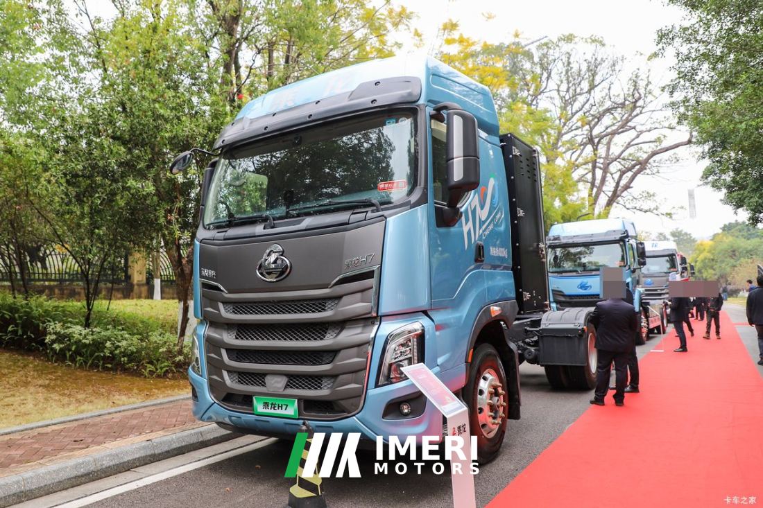 Dongfeng Chenglong H7 6X4 - truck from China