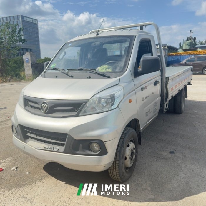 Foton V2 122 hp 4X2 3.3 m - truck from China