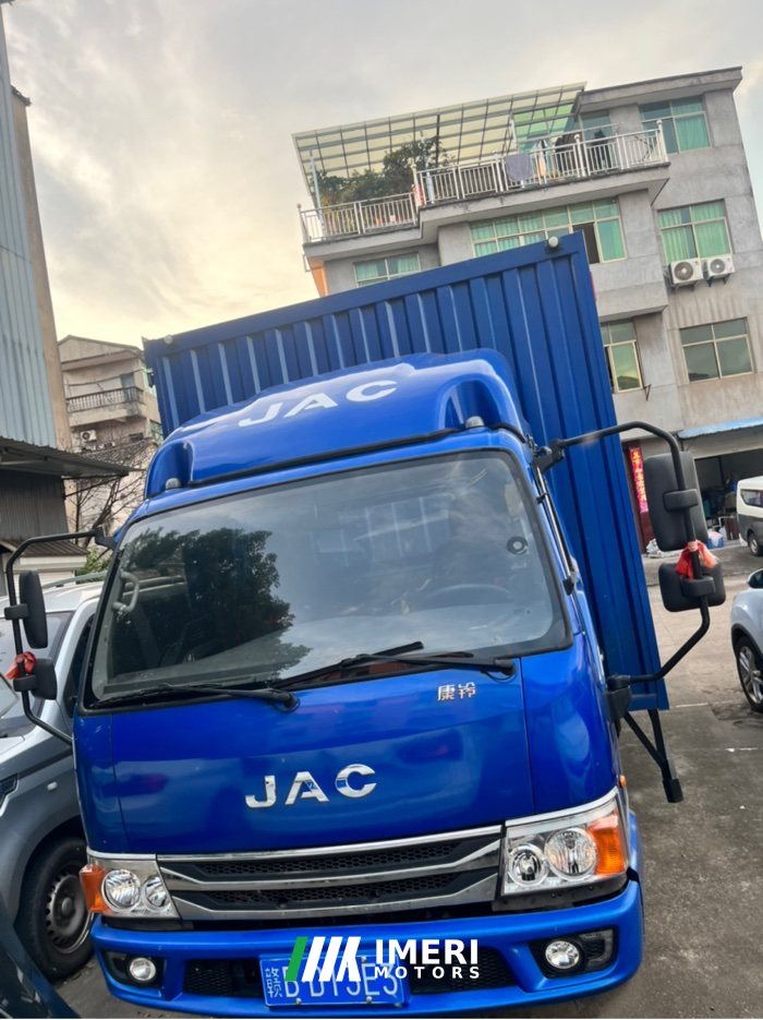 JAC H5 155 hp 4X2 4.15 m - truck from China