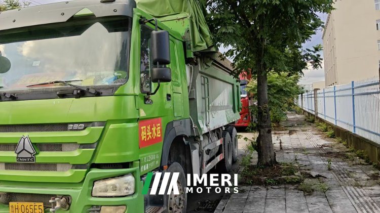Sinotruk HOWO HOWO-7 380 hp 8X4 6.2 m - truck from China