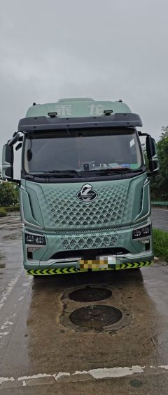 Dongfeng Liuzhou Chenglong H5V 500 hp 6X4 - ფოტო 1