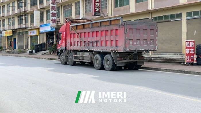 SAIC Hongyan Genlyon 450 hp 8X4 8.6 m - truck from China