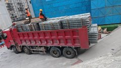 Dongfeng Liuzhou Chenglong H7 350 hp 8X4 7.6 m - photo 2