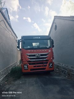 SAIC Hongyan Genlyon 440 hp 6X4 - фото 2