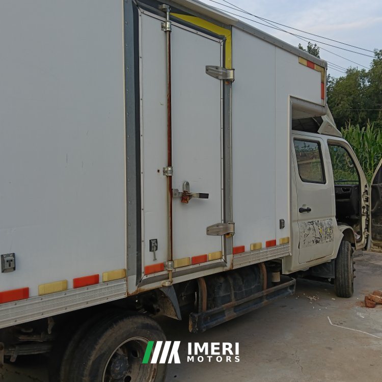 Foton Forland 3 88 hp 4X2 3.1 m - truck from China