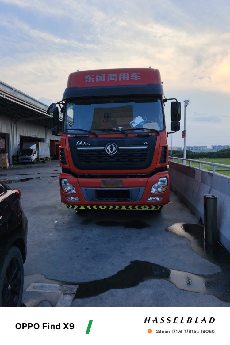 Dongfeng Tianlong VL 270 hp 6X2 9.6 m - truck from China