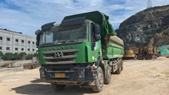 SAIC Hongyan Genlyon 450 hp 8X4 9.5 m - photo 1