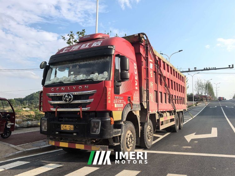 SAIC Hongyan Genlyon 520 hp 8X4 9.1 m - truck from China