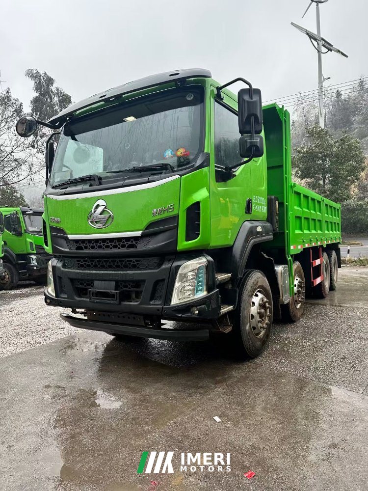 Dongfeng Liuzhou Chenglong H5 310 hp 6X4 5.6 m - truck from China