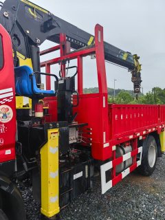 Dongfeng D17 220 hp 4X2 4.5 m - фото 6
