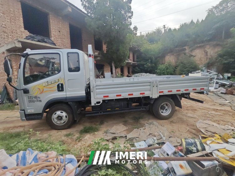 FAW Jiefang 150 hp 4X2 3.82 m - truck from China