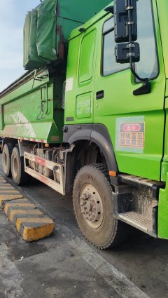 Sinotruk HOWO T6G 380 hp 6X4 5.6 m - photo 1