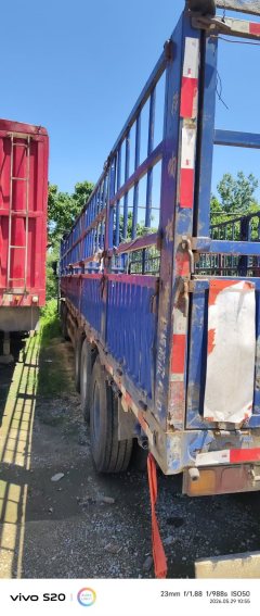 13 m x2.55 m 3 stake body semi-trailer - photo 2