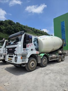SAIC Hongyan Genlyon 390 hp 8X4 - ფოტო 1