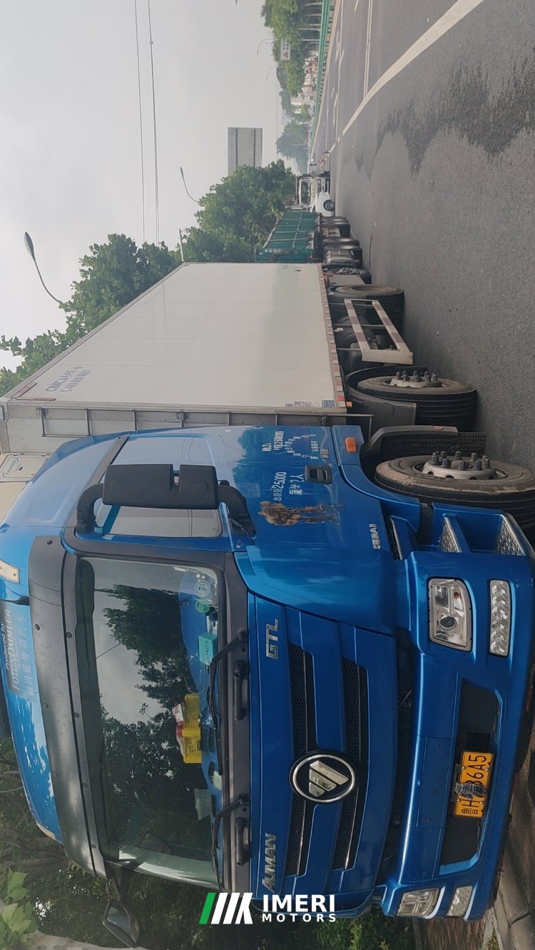 Foton Auman GTL 320 hp 6X2 9.6 m - truck from China