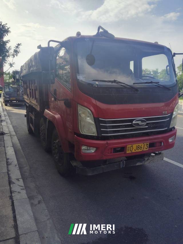 Hyundai 700 220 hp 6X2 4.7 m - truck from China