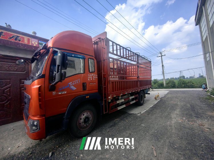 SINOTRUK HOWO Light Duty Truck G5X 240 hp 4X2 5.75 m - truck from China
