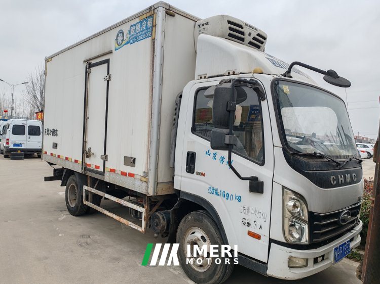 Hyundai 300 130 hp 4X2 4.2 m - truck from China
