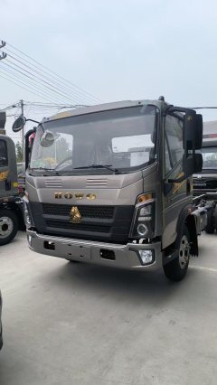SINOTRUK HOWO Light Duty Truck Hanjiang 160 hp 4X2 - photo 1