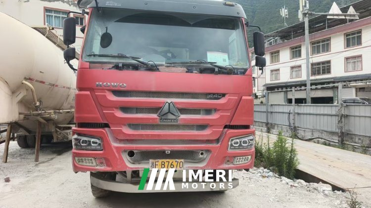 2019 Sinotruk HOWO HOWO-7 340 hp 8X4 8.2 m