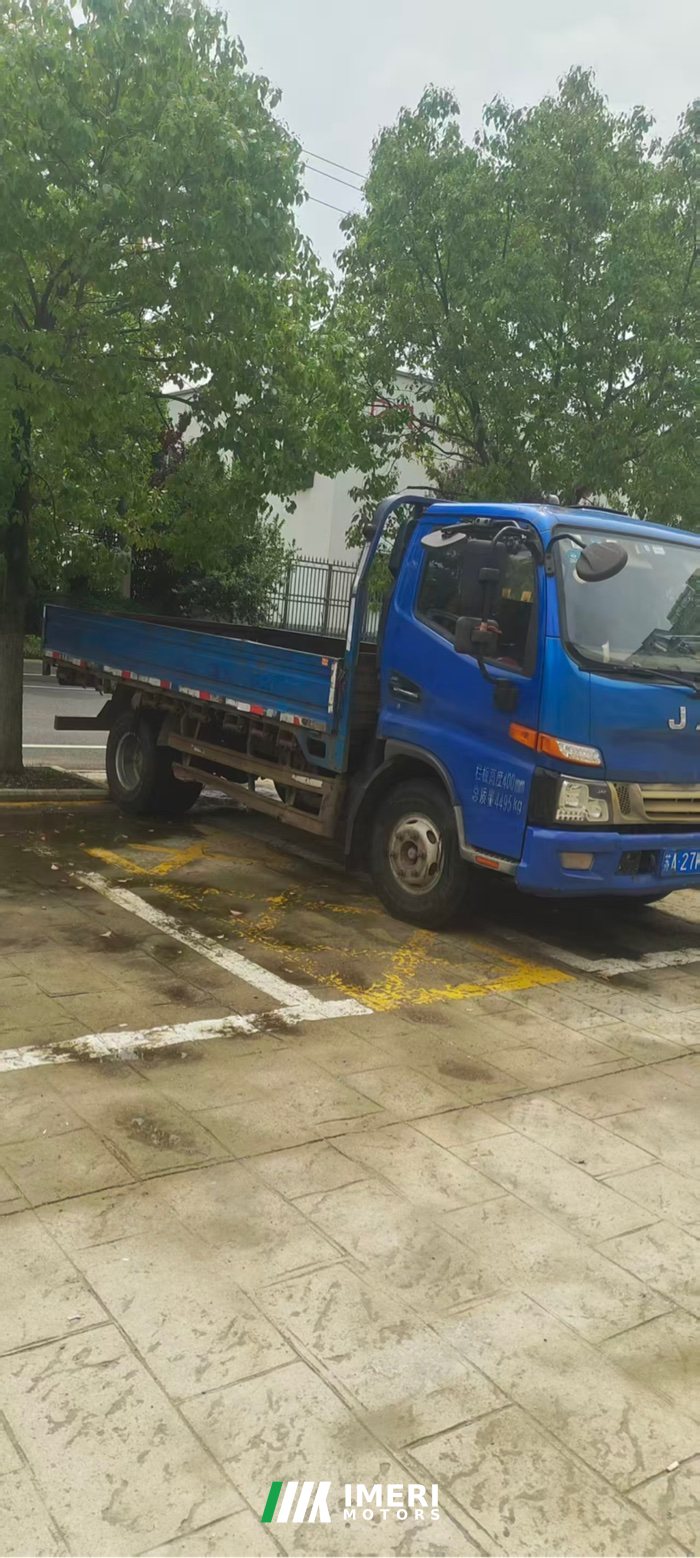 JAC T7 200 hp 4X2 4.15 m - truck from China