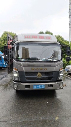 SINOTRUK HOWO Light Duty Truck Hanjiang 140 hp 4X2 4.2 m - ფოტო 1