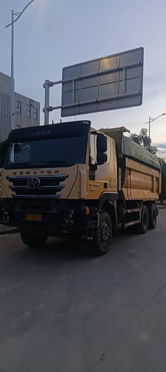 SAIC Hongyan Genlyon 354 hp 6X4 5.6 m - ფოტო 1