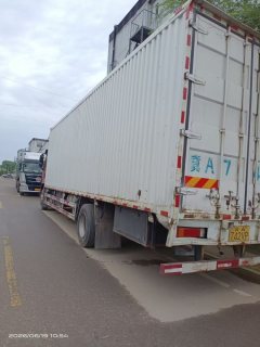 Dongfeng Liuzhou Chenglong H5 260 hp 4X2 - photo 3