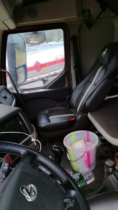 Dongfeng Liuzhou Chenglong H5 270 hp 4X2 6.8 m - ფოტო 4