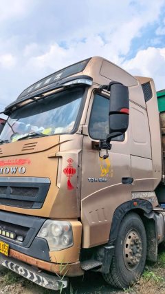 Sinotruk HOWO T7H 540 hp 6X4 - photo 3