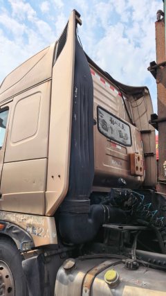 Sinotruk HOWO T7H 540 hp 6X4 - photo 4