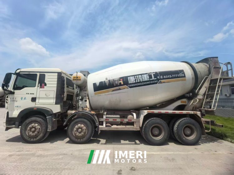 Sinotruk HOWO chassis 340 hp 8X4 - truck from China