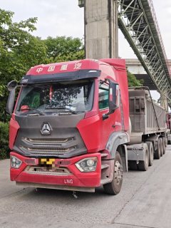 Sinotruk 440 hp 6X4 - ფოტო 1