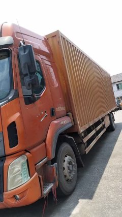 Dongfeng Liuzhou Chenglong H5 240 hp 6X2 9.6 m - ფოტო 3