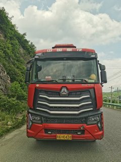 Sinotruk HOWO Max 480 hp 6X4 - photo 1