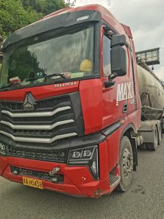 Sinotruk HOWO Max 480 hp 6X4 - photo 2
