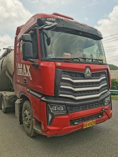 Sinotruk HOWO Max 480 hp 6X4 - photo 3