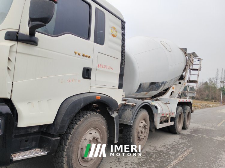 2021 Sinotruk HOWO chassis 340 hp 8X4