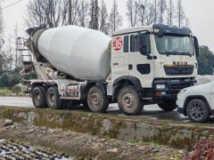 Sinotruk HOWO chassis 340 hp 8X4 - ფოტო 1