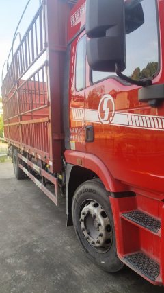 Shacman Q300 300 hp 4X2 6.8 m - ფოტო 3