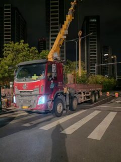 Dongfeng Liuzhou Chenglong H5 350 hp 6X4 5.6 m - photo 1