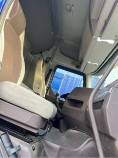 Dongfeng Liuzhou Chenglong H5 230 hp 4X2 6.8 m - ფოტო 4