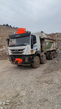 SAIC Hongyan Genlyon 350 hp 6X4 5.6 m - photo 2