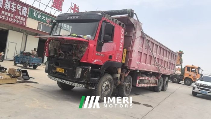 2019 SAIC Hongyan Genlyon 450 hp 8X4 8.6 m