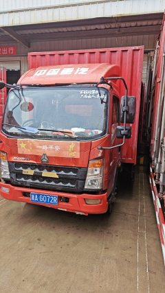 SINOTRUK HOWO Light Duty Truck Dream Chaser 130 hp 4X2 4.2 m - photo 3