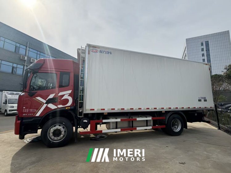 Dongfeng 260 hp 4X2 6.8 m - грузовик из Китая