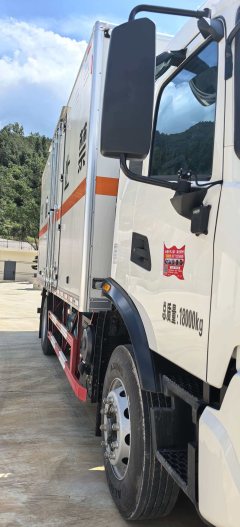 Dongfeng KR 210 hp 4X2 6.2 m - фото 3